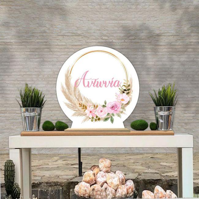 Ξύλινη πινακίδα, pampas grass and pink flowers