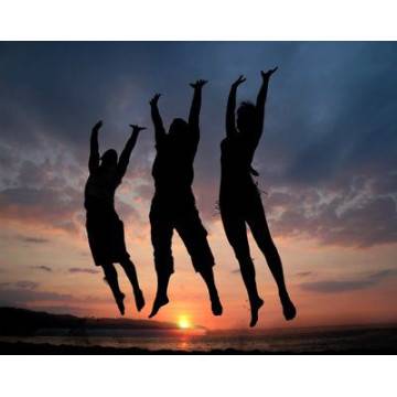 Wallpaper Three people at sunset 2