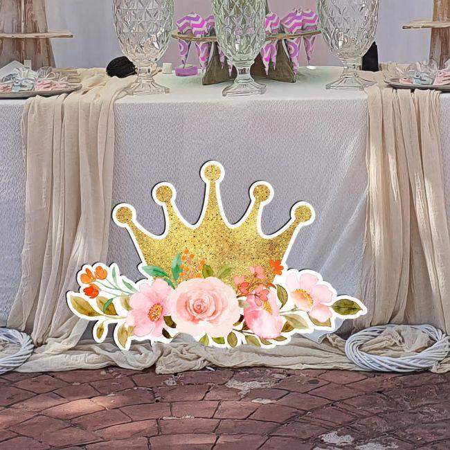 Ξύλινη φιγούρα, Χρυσή κορώνα με τριαντάφυλλα