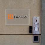 Πινακίδαεπιχείρησης διάφανο plexiglass, κοπτικό βινύλιολογότυπο