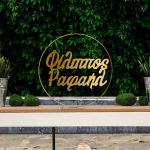 Metalic circle and Golden Plexi 2 names