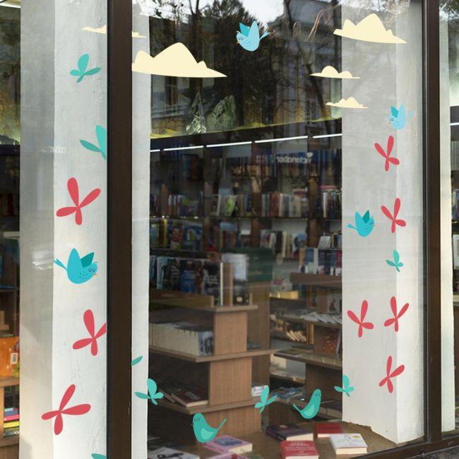 Spring timeπουλιά σύννεφα και πεταλούδες