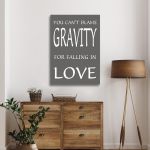 Πίνακας σε καμβά You can't blame gravity for falling in love Γκρι ροζ