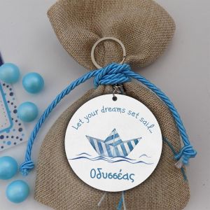 Ξύλινη φιγούρα για μπομπονιέρα, ριγέ χάρτινο καραβάκι. 2