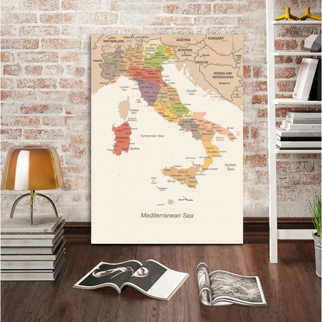 Πίνακας χάρτης Ιταλίας σε καμβά, πολύχρωμος, σε τούβλινο τοίχο.