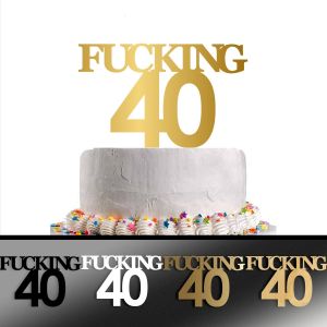 Χρυσό ακρυλικό FUCKING 40 topper τούρτας. Μοντέρνο σχέδιο σε λευκή τούρτα με τρούφα.
