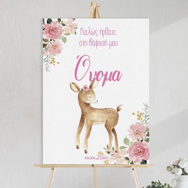 Πίνακας βάπτισης με ζωγραφιστό ελαφάκι, ροζ λουλούδια και μήνυμα καλωσορίσματος, τοποθετημένος σε ξύλινο καβαλέτο.