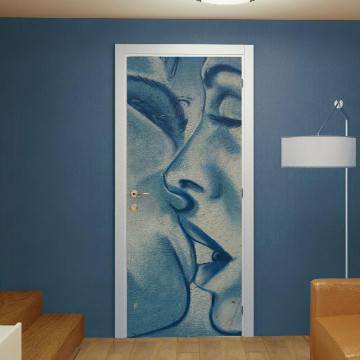 Αυτοκόλλητο πόρτας Kiss on wall