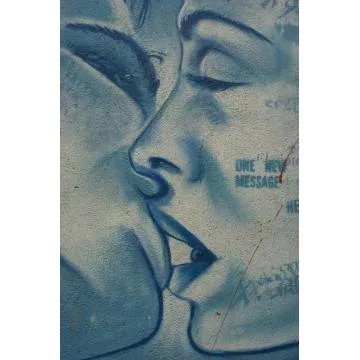 Αυτοκόλλητο πόρτας Kiss on wall 2