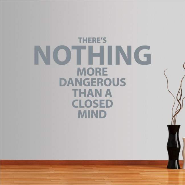 Αυτοκόλλητο τοίχου φράσεις. There is nothing more dangerous than a closed mind