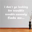 Αυτοκόλλητα τοίχου φράσεις. I don't go looking for trouble..