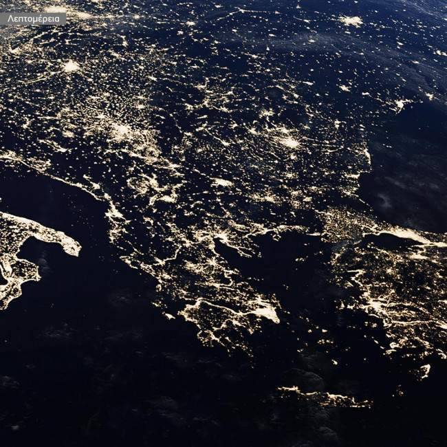 Πίνακας σε καμβά Europe at night from space