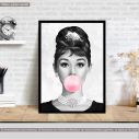 Audrey Hepburn bubble gum, κάδρο, μαύρη κορνίζα